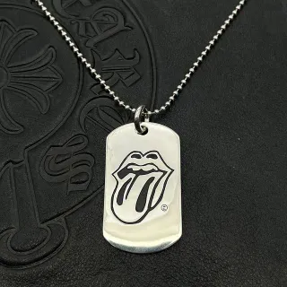 রূপালী কালো ডগ ট্যাগ পেন্ডেন্ট খোদাই করা Rolling Stones টাঙ্গ লোগো নেকলেস