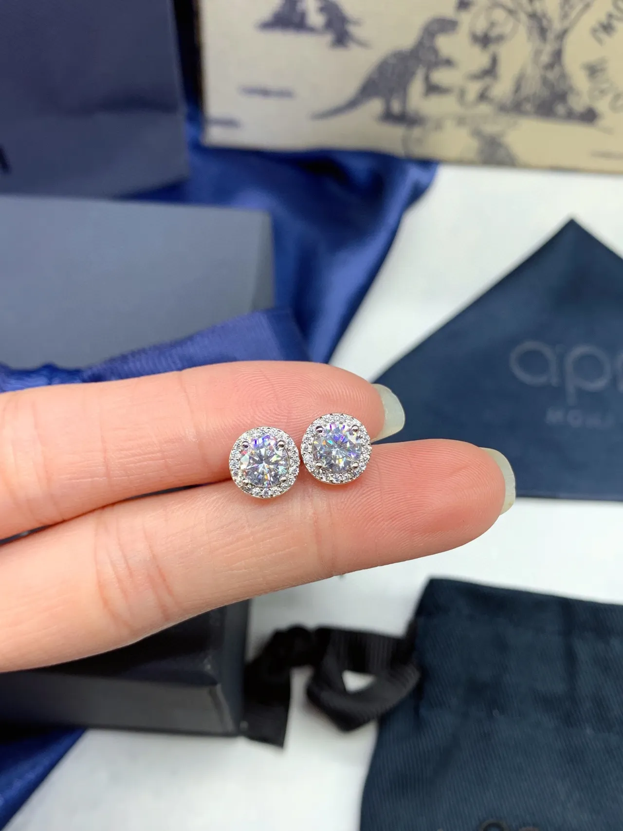 Silver Blue Heart-Shaped Studs Round Earrings 6