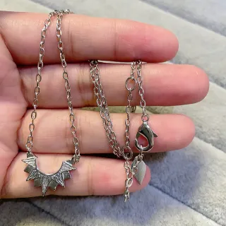 قلادة سلسلة ارتباطية مع قلادة sunburst بلون فضي