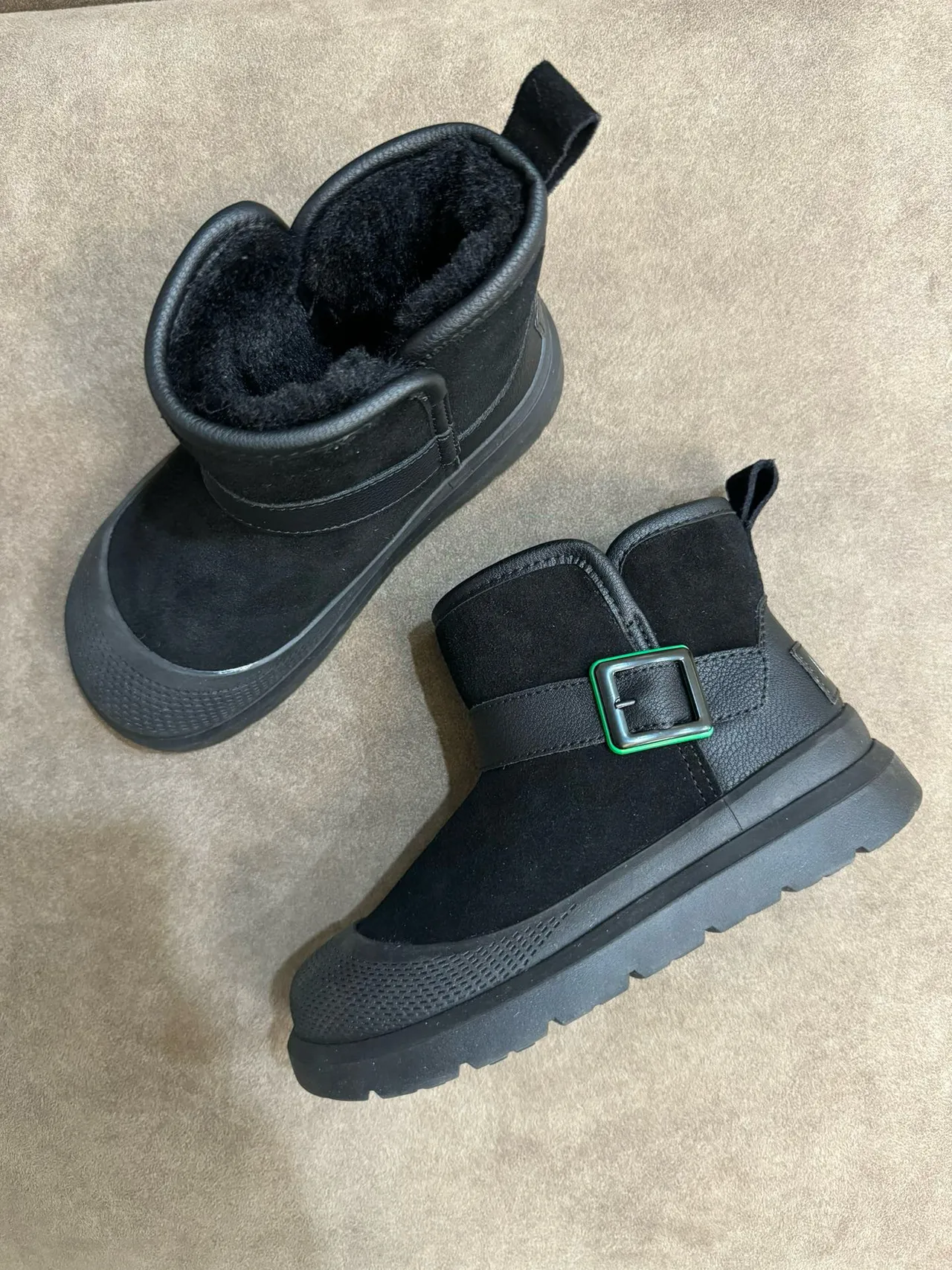 棕色麂皮羊毛衬里扣带雪靴 23