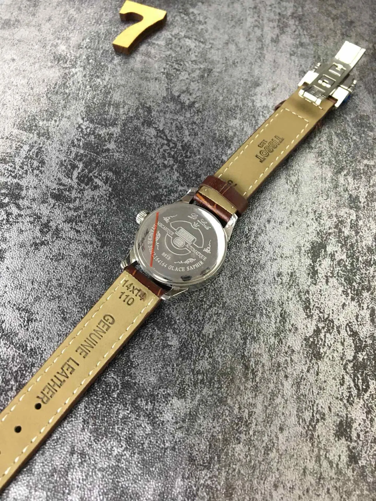 Tissot Le Locle 棕金色表圈 白色吉洛什表盘 石英表 2