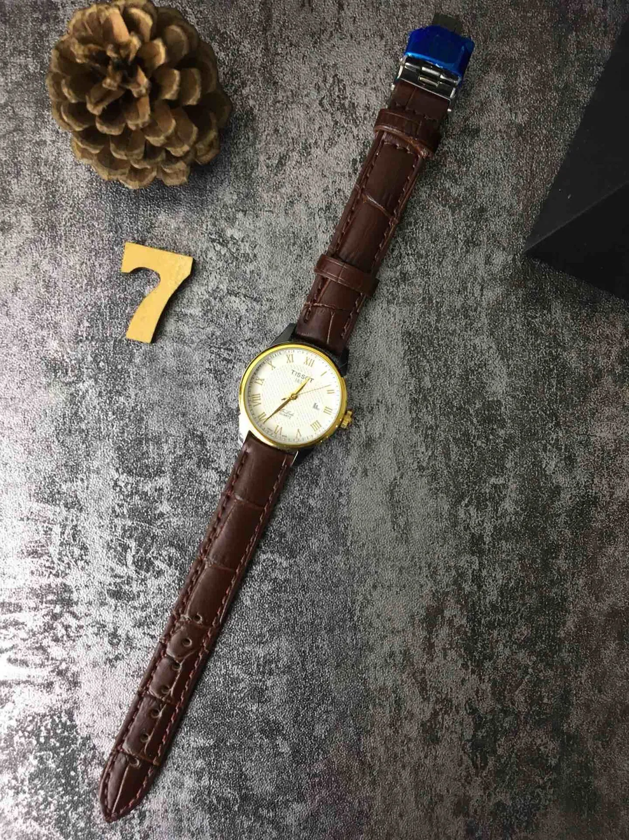 Tissot Le Locle 棕金色表圈 白色吉洛什表盘 石英表 4