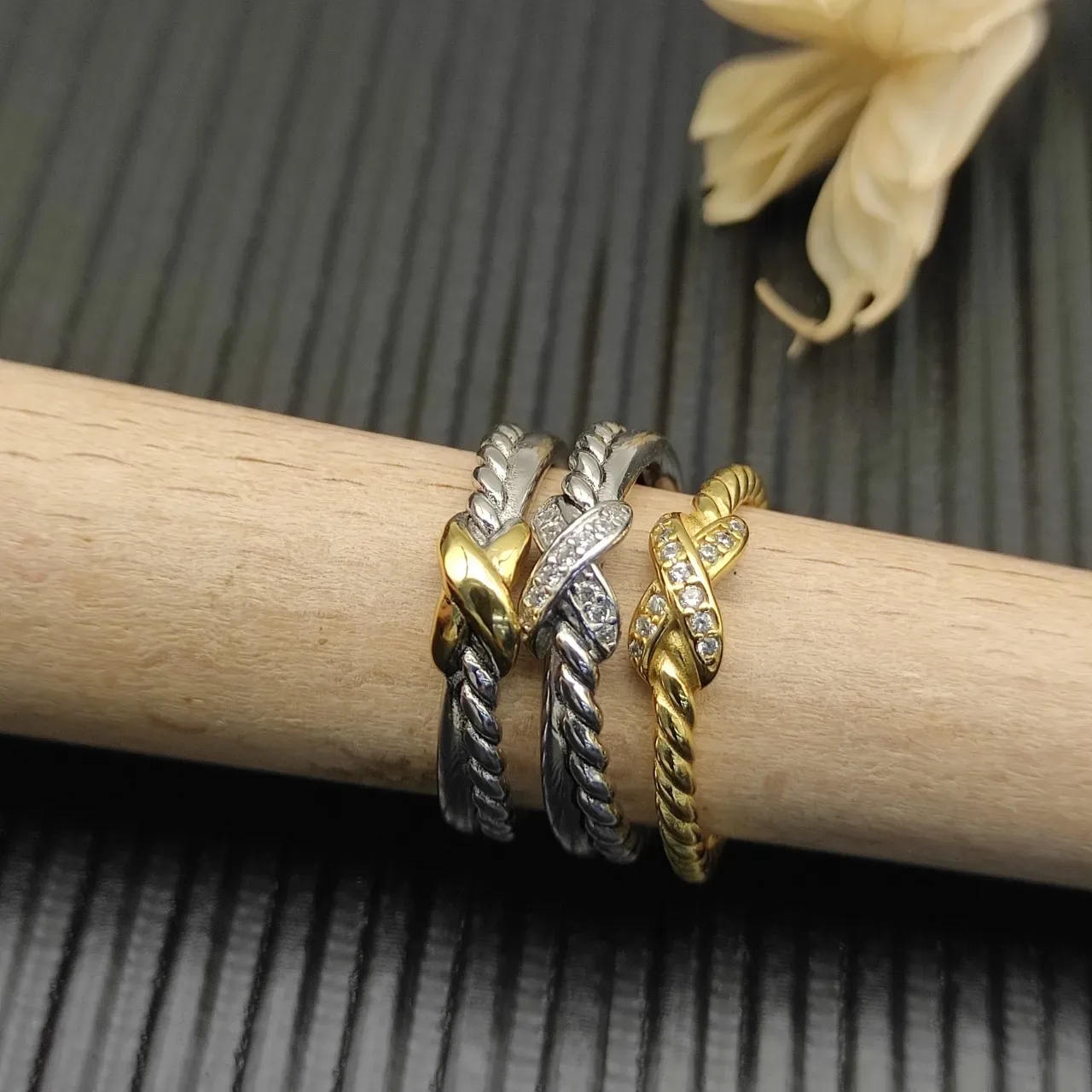 Twisted Rope Crossover Pavé Diamond Ring 4
