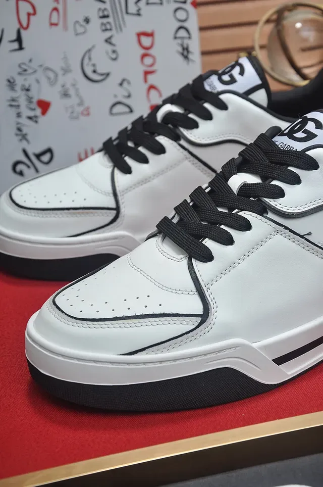 Tênis Lifestyle de Baixo Branco e Preto com Costuras Contrastantes 2