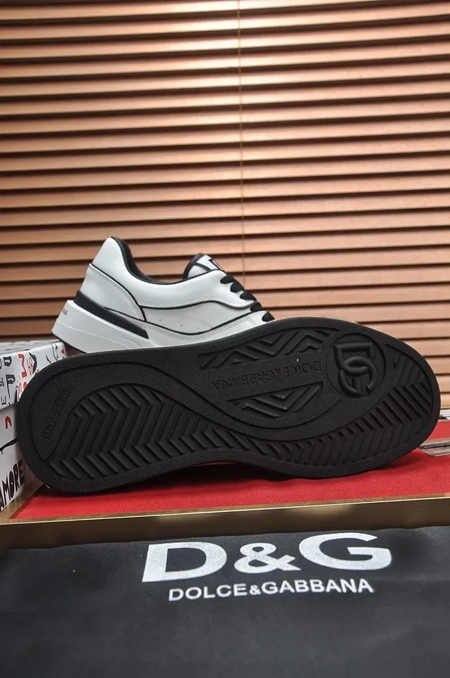 Tênis Lifestyle de Baixo Branco e Preto com Costuras Contrastantes 4