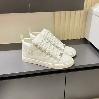 Zapatillas blancas de cuero crinkle de media caña