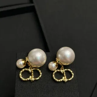 Brincos de ouro branco com gota dupla de pérola e anéis interligados