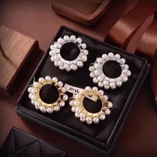 Brincos aro de ouro branco com pérolas