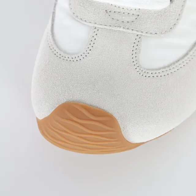 White Red Retro Runner Silhouette Embroidered Cursive Logo Sneakers 5