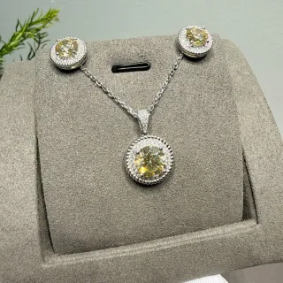 Collier Halo-Set Pavé-Accented jaune et argent