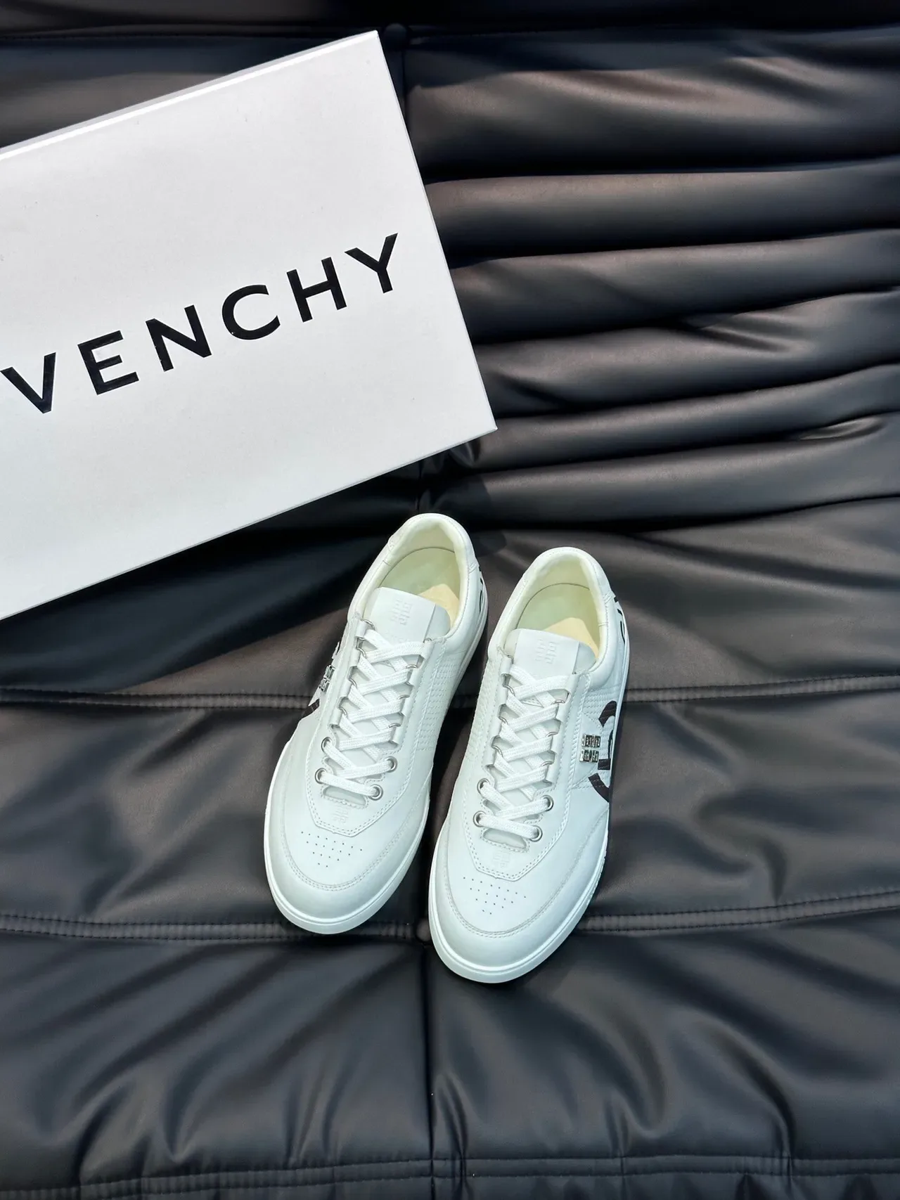 Givenchy City Sport Tênis Lifestyle Branco e Preto Gráfico 2