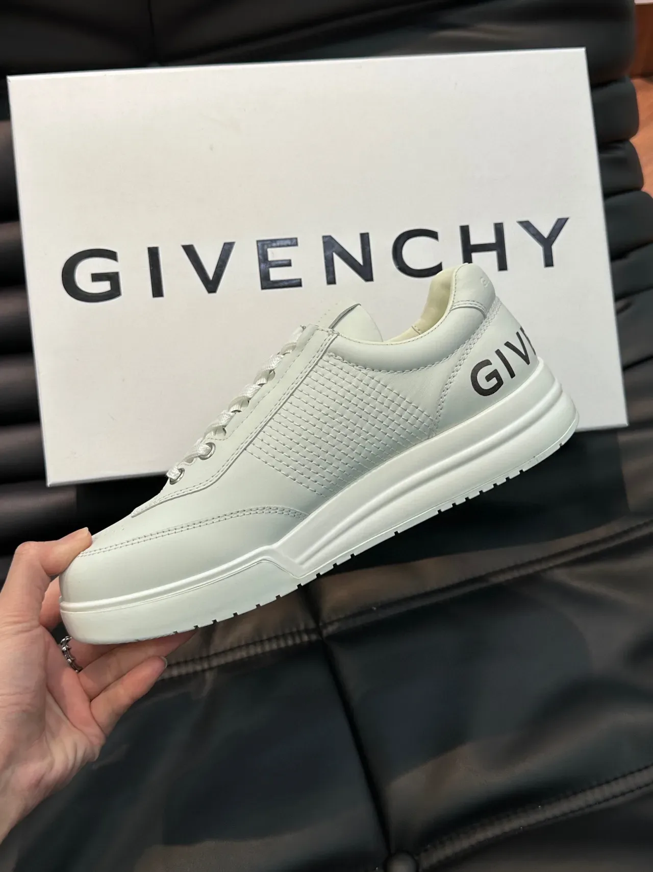Givenchy City Sport Tênis Lifestyle Branco e Preto Gráfico 6