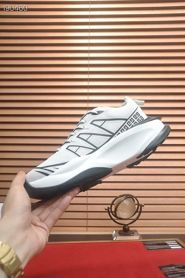 Givenchy Spectre Branco e Preto tênis lifestyle geométrico 5