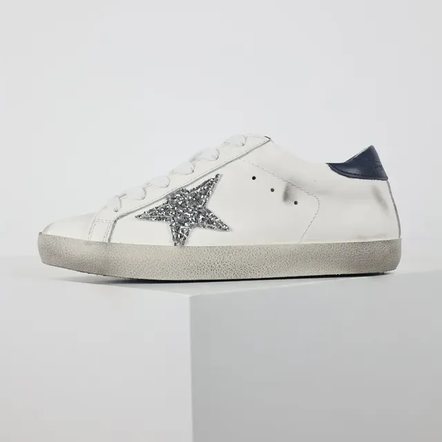 Golden Goose Super-Star أحذية أسلوب حياة جلد أبيض متضرر بنجم لامع 9