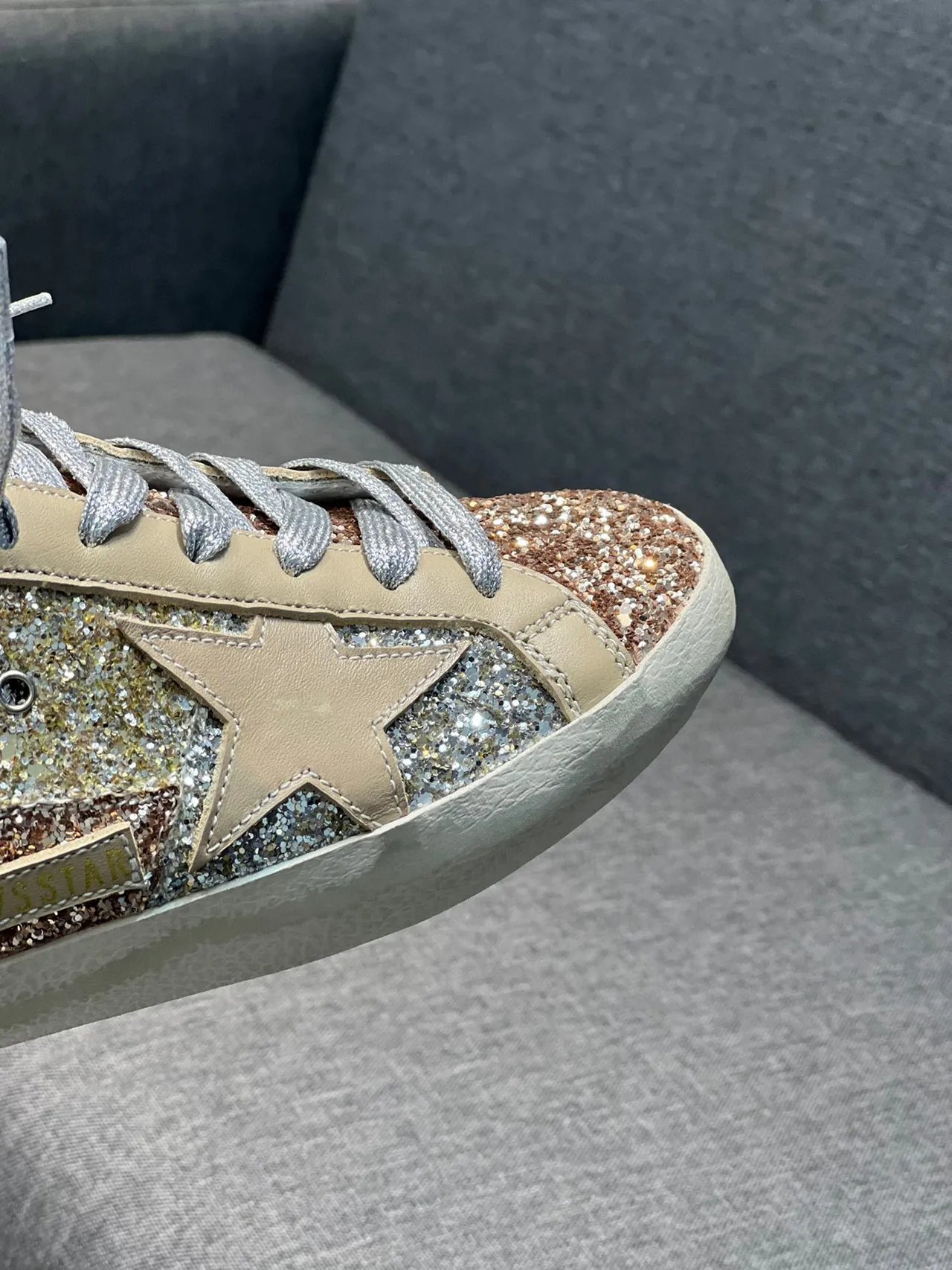 Golden Goose Superstar حذاء رياضي لايف ستايل لامع ونمط الفهد 2
