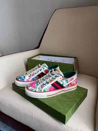 Gucci Ace Sneakers Lifestyle à l'impression florale et rayures web 3