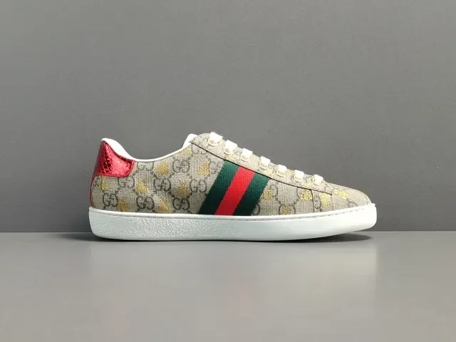 Gucci Ace GG Supreme Beige Green Red Web حذاء سنيكرز لايف ستايل 6