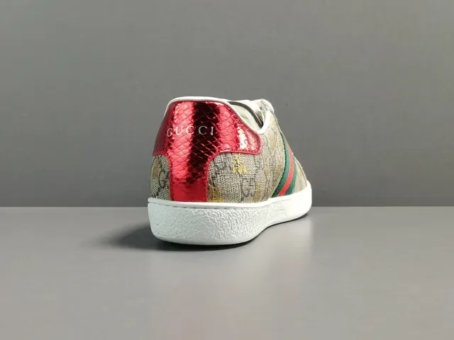 Gucci Ace GG Supreme Beige Green Red Web حذاء سنيكرز لايف ستايل 8