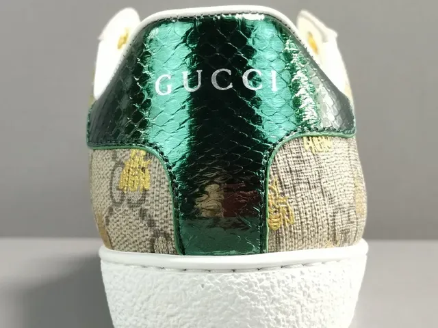 Gucci Ace GG Supreme Beige Green Red Web حذاء سنيكرز لايف ستايل 12
