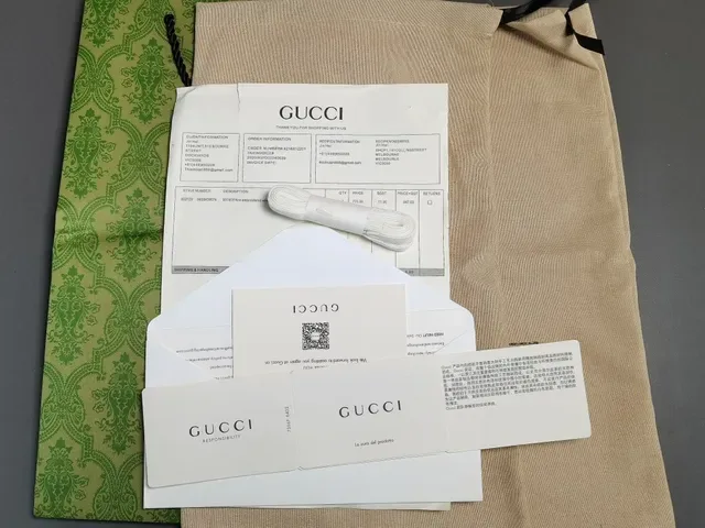 Gucci Ace GG Supreme Beige Green Red Web حذاء سنيكرز لايف ستايل 17
