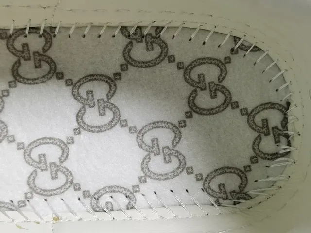 Gucci Ace GG Supreme Beige Green Red Web حذاء سنيكرز لايف ستايل 18