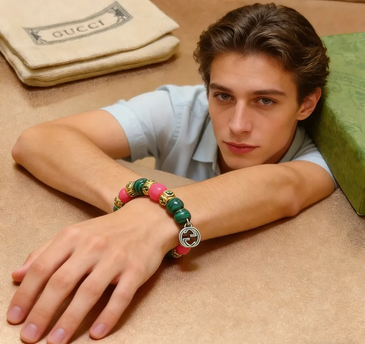 Bracelete Gucci Perlada de Malachita e Pedras Rosadas Interlocking G Charm 5
