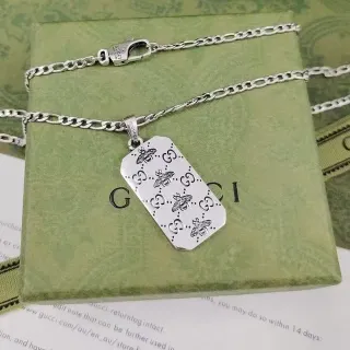 Gucci Bee এবং GG Dog Tag নেকলেস