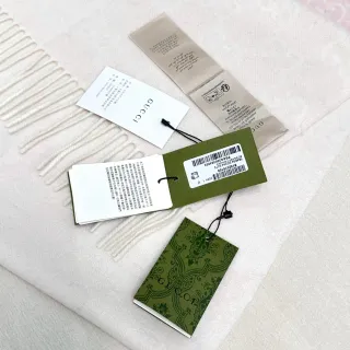 Gucci বেইজ সবুজ ফ্রিঞ্জ কিনারা বুনা টেক্সচার ক্যাশমির স্কার্ফ