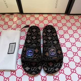 Gucci Negro Dorado Monogrammed Suela Iridiscente Logo Correa Zapatillas