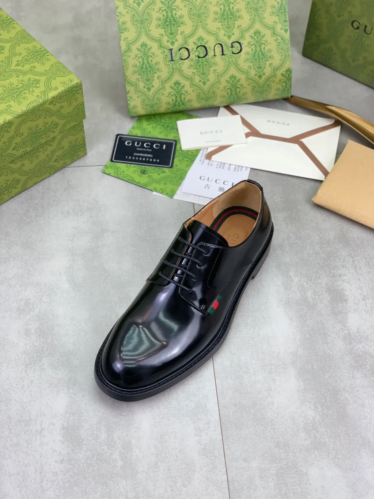 Gucci Zapatos Oxford Negro Verde Cuero Alto Brillo Punta Redonda 4
