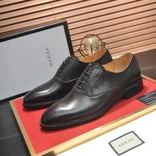 Gucci কালো পালিশড লেদার ব্রোগ অক্সফোর্ড জুতা