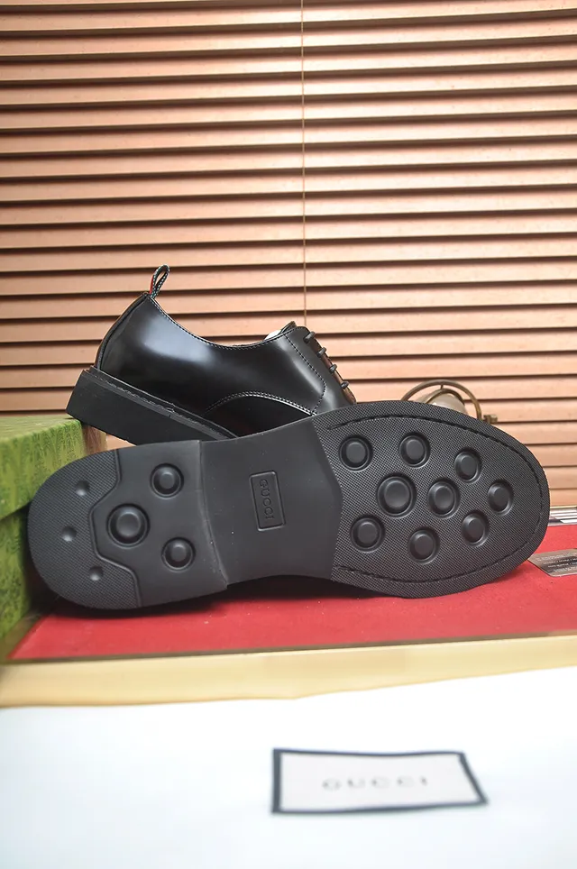 Gucci Sapatos Oxford de couro preto e vermelho polido com bico cap toe 3