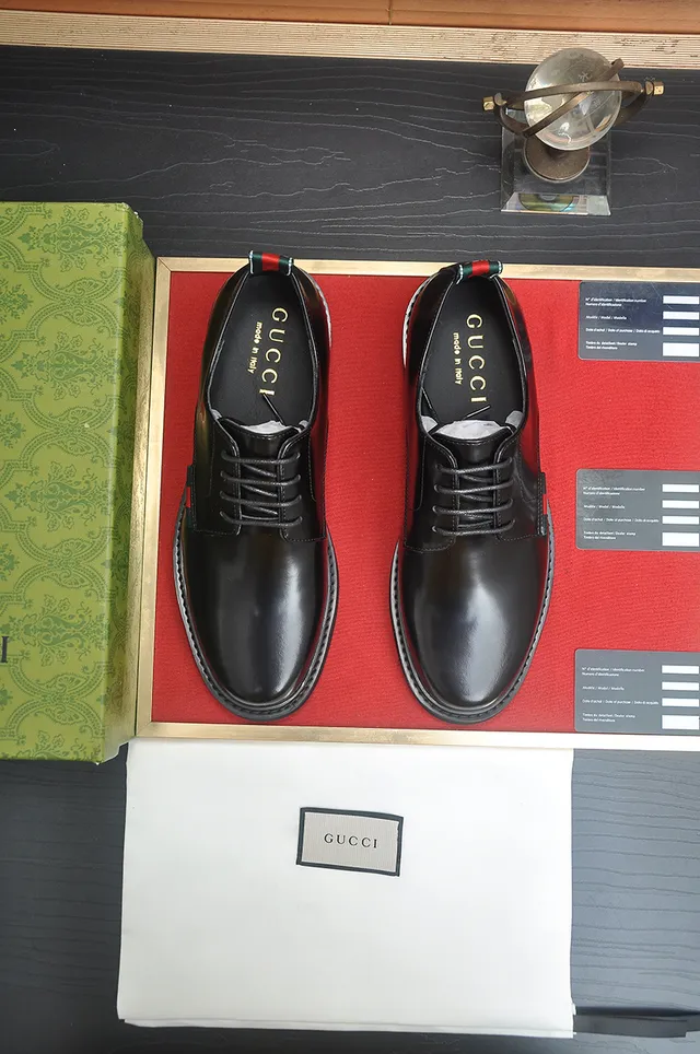 Gucci Sapatos Oxford de couro preto e vermelho polido com bico cap toe 5