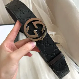 Gucci काला चांदी एमबॉस्ड GG मोनोग्राम पॉलिश्ड डबल जी बकल लेदर बेल्ट