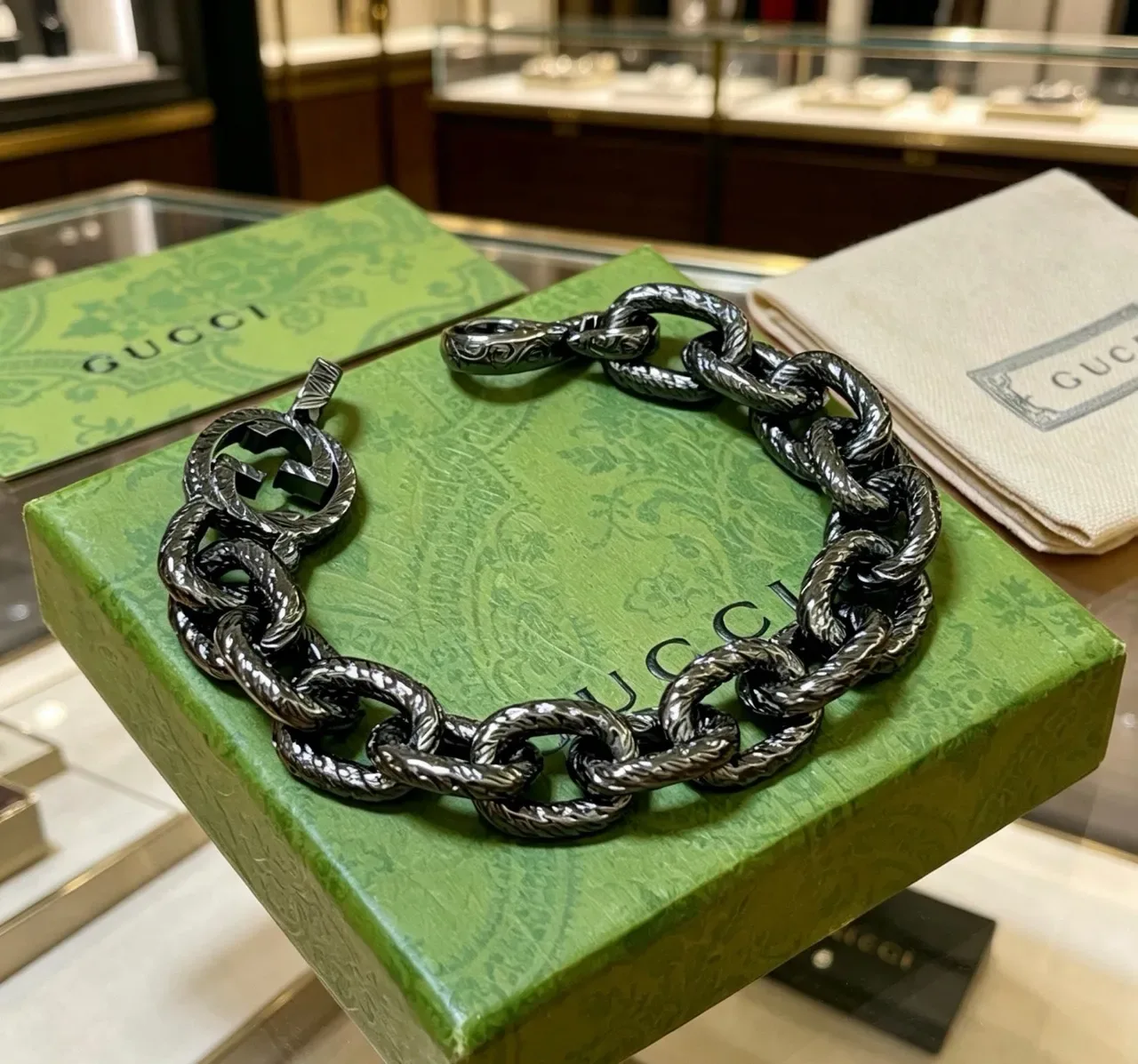 Gucci Black Silver Twisted Rope-Link Chain Oxidized Metal Finish Bracelet 4