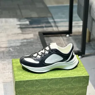 Gucci Zapatillas Lifestyle de Cuero Negro Blanco Panel Lateral Perforado con Capas