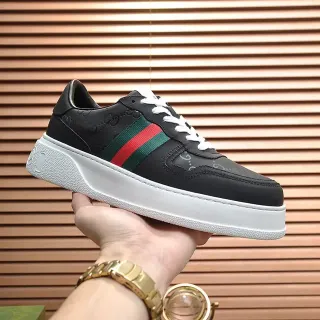 Gucci أحذية رياضية لايف ستايل سوداء وبيضاء low-top منصة