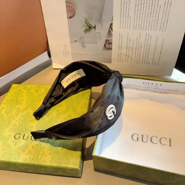 Gucci काला सफेद मुड़ी हुई गाँठ सिलाई लोगो टोपी 3