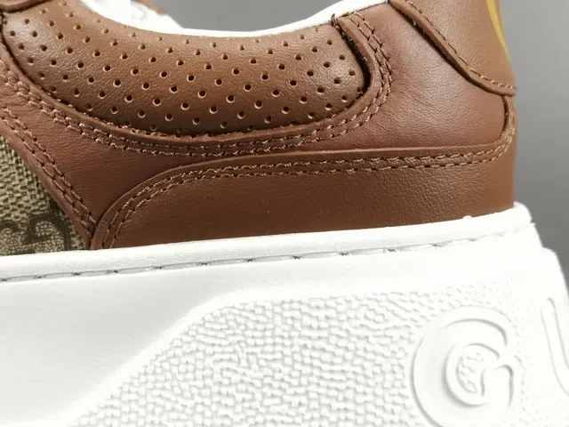 Gucci Marrom Bege GG Monogram Lona Couro Overlays Sneakers Lifestyle 7