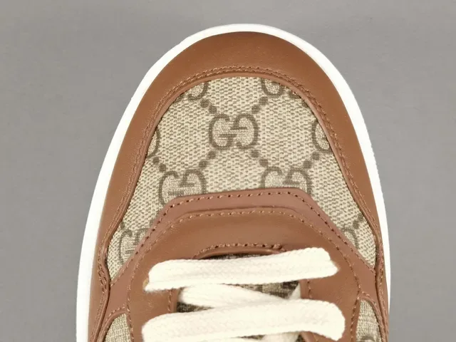 Gucci Marrom Bege GG Monogram Lona Couro Overlays Sneakers Lifestyle 10