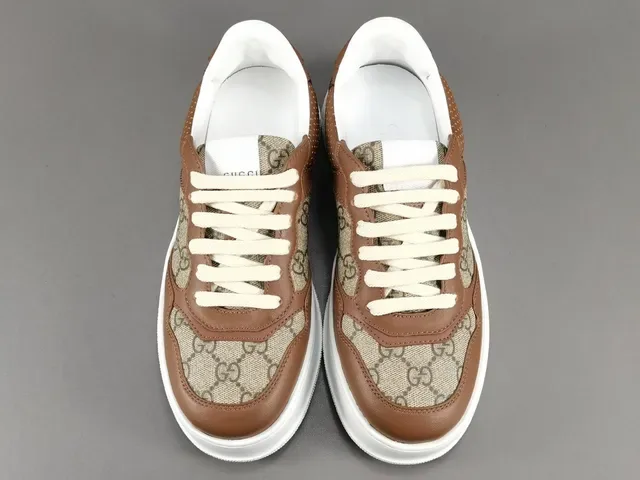 Gucci Marrom Bege GG Monogram Lona Couro Overlays Sneakers Lifestyle 16