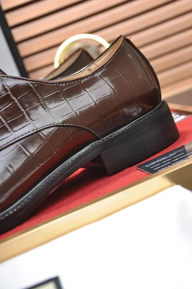 Gucci Zapatos Oxford Marrón con estampado de cocodrilo Cap-Toe 2