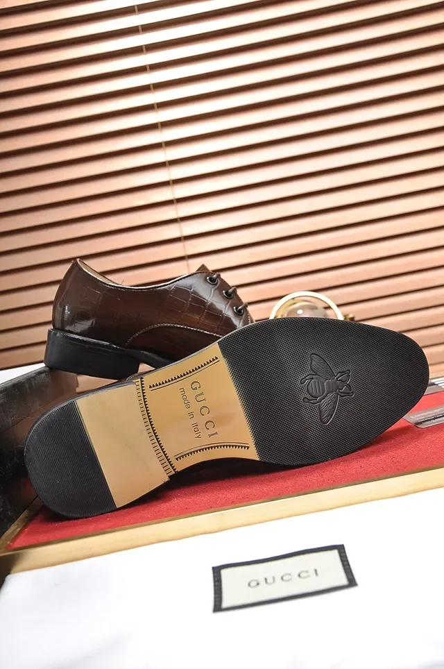 Gucci Zapatos Oxford Marrón con estampado de cocodrilo Cap-Toe 3
