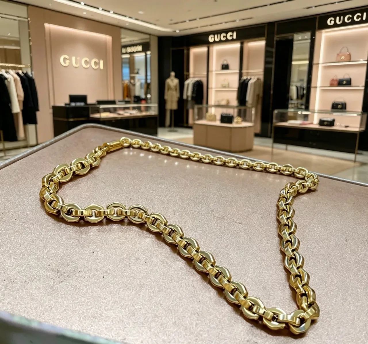 Gucci Chunky Oval-Link Gold-Tone Necklace 2