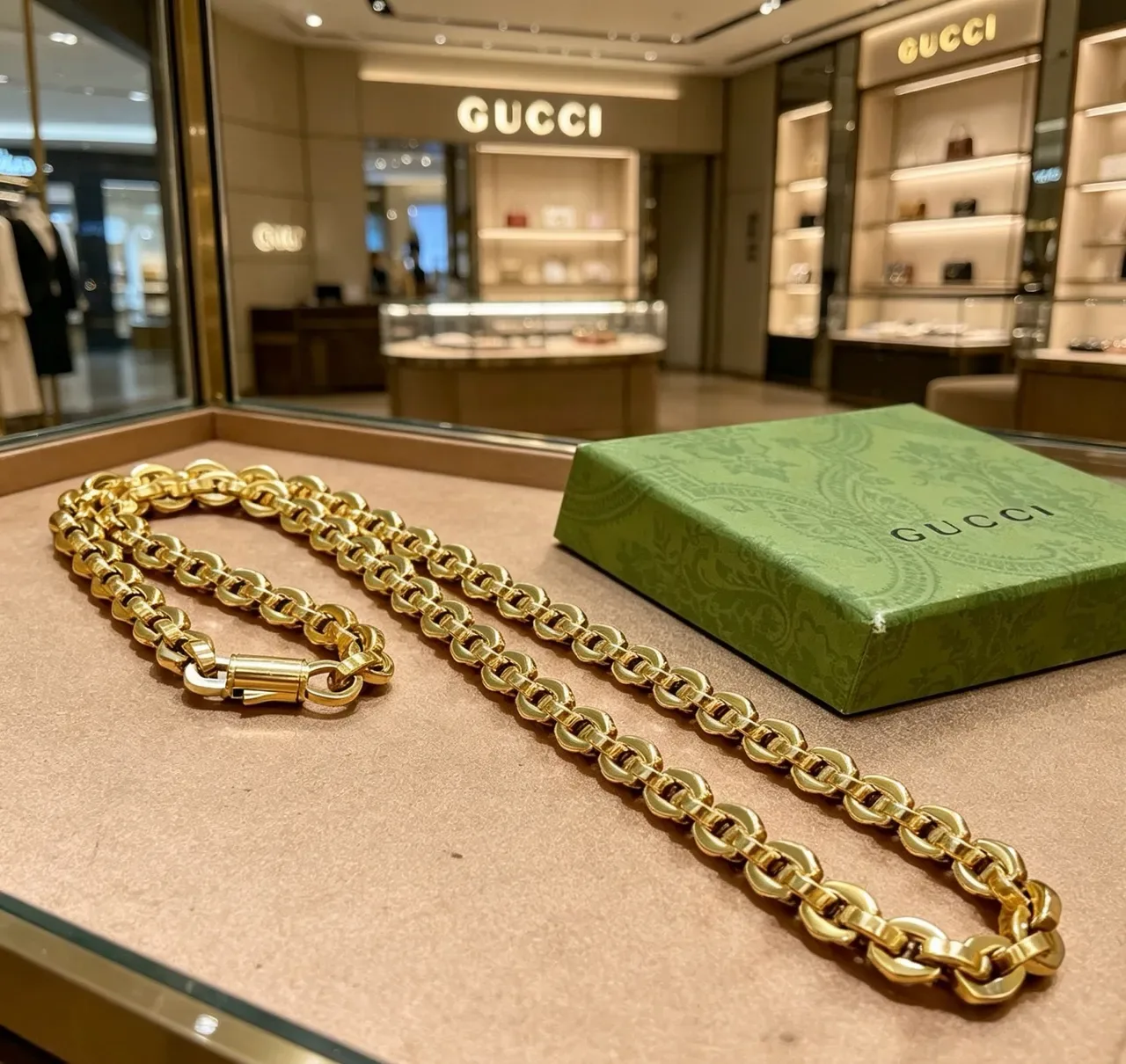 Gucci Chunky Oval-Link Gold-Tone Necklace 9