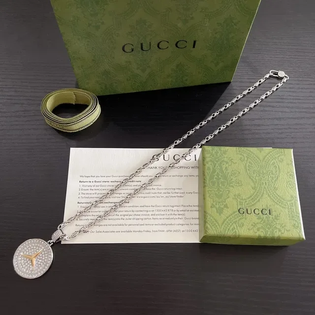 Gucci Crystal-Encrusted Star Pendant Necklace 8