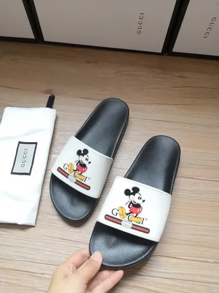Gucci Disney Mickey Mouse chinelos 9