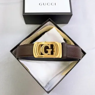 حزام Gucci Double G جلد بني ملمس مشبك ذهبي اللون