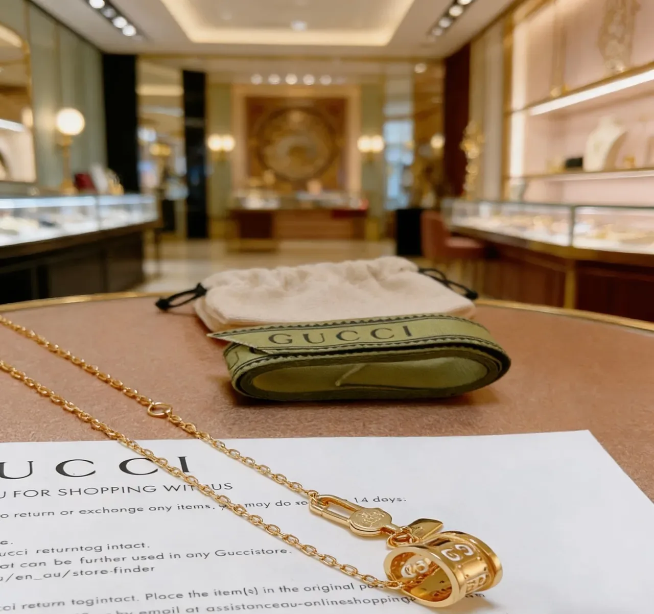 Gucci Double G Pendentif Cilindrique Chaîne Dorée Multicouche 5