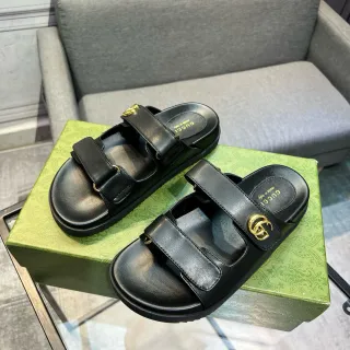 Gucci صندل مزدوج الشرائط أسود ذهبي Interlocking G buckle كاجUAL